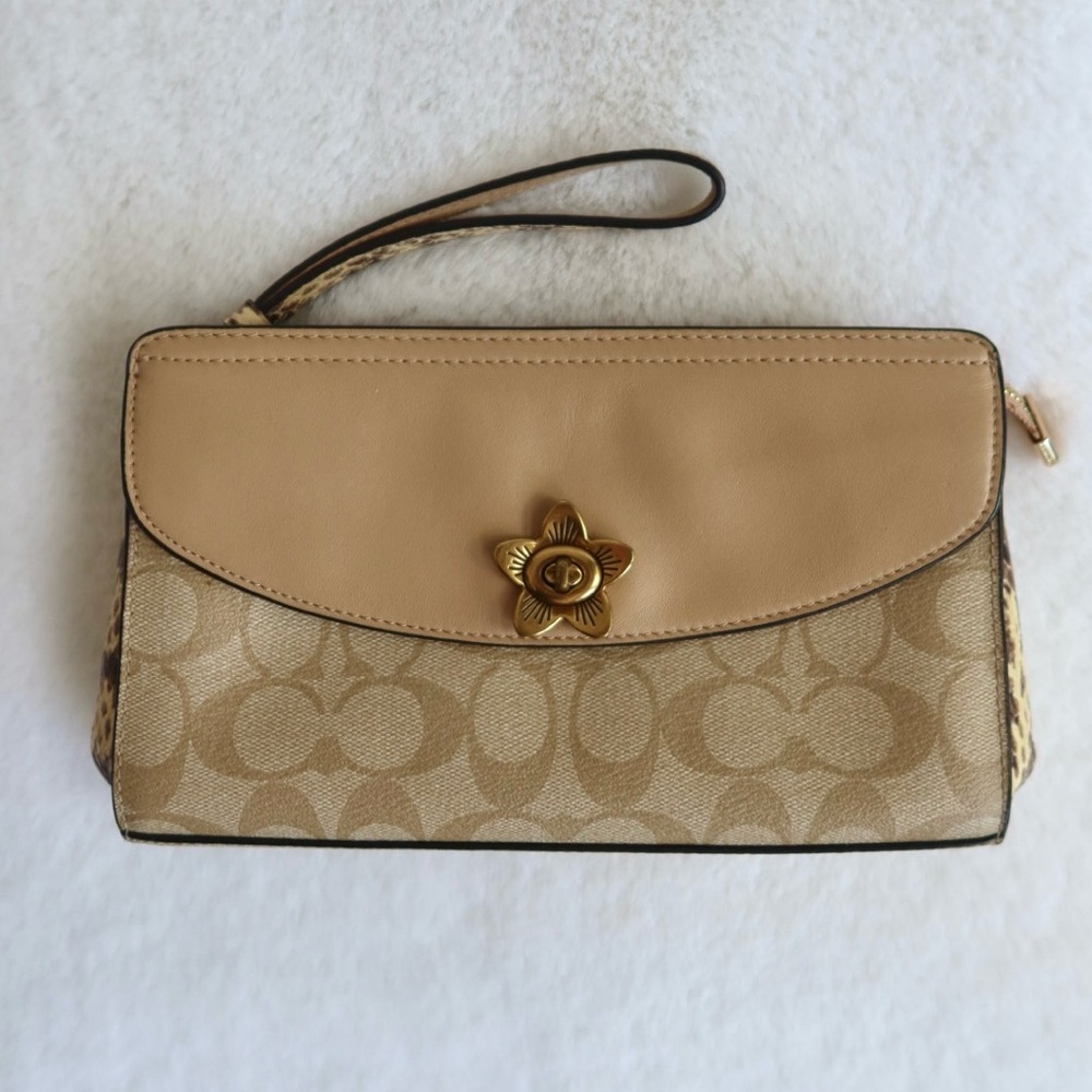 Coach Wallet Clutch Wristlet Purse Card Holder